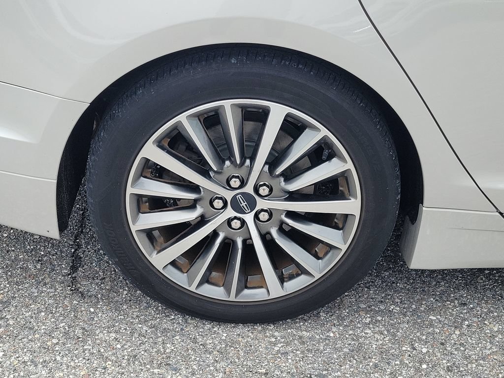 Used 2020 Lincoln MKZ FWD image 5
