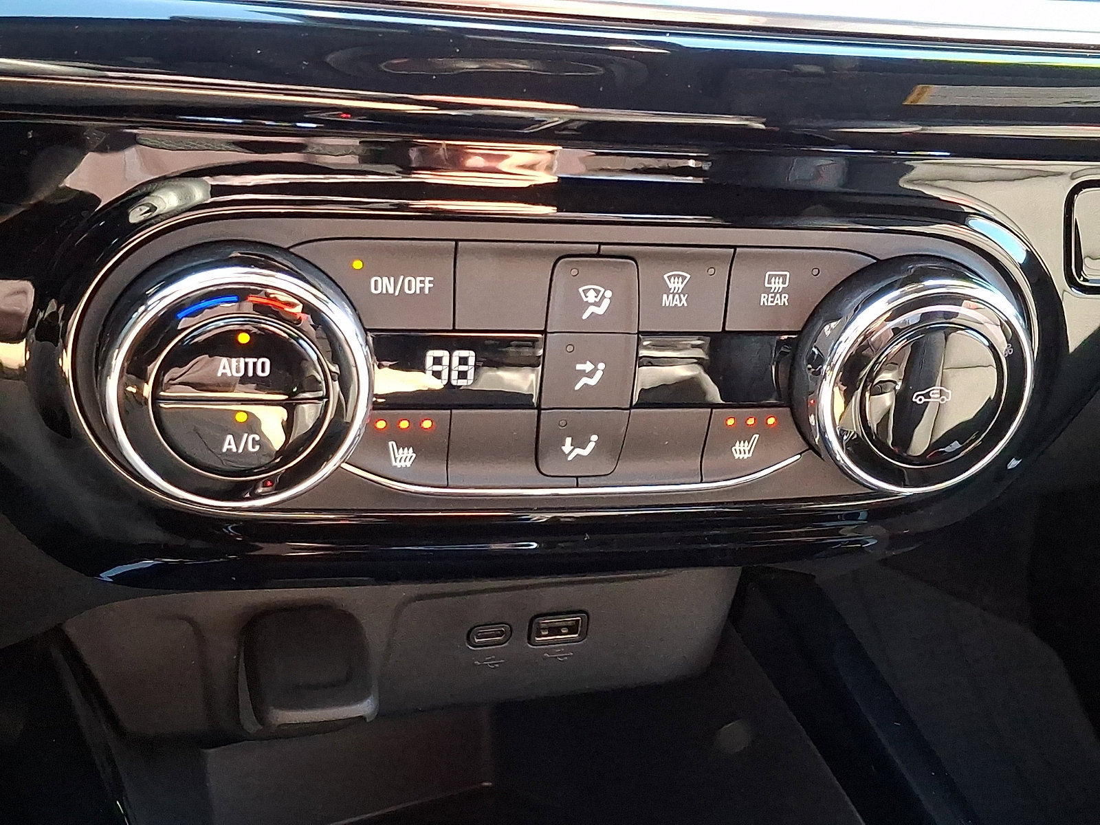 Certified 2024 Chevrolet Trax RS w/ Driver Confidence Package image 15