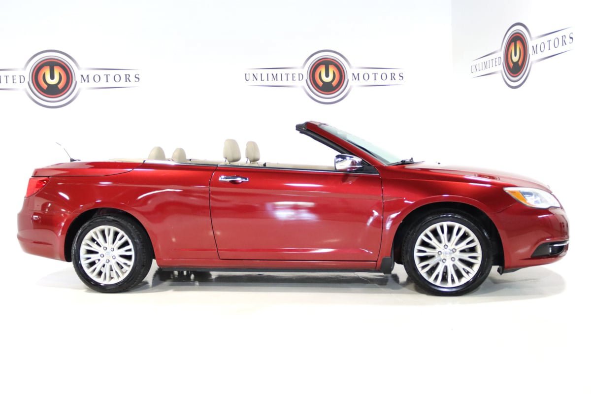 Used 2013 Chrysler 200 Limited FWD image 33