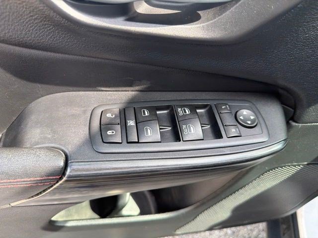 Used 2016 Jeep Cherokee Trailhawk AWD/4WD image 12