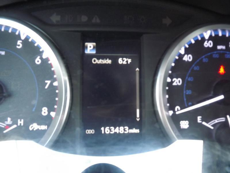 Used 2017 Toyota Highlander LE w/ Carpet Mat Package FWD image 16
