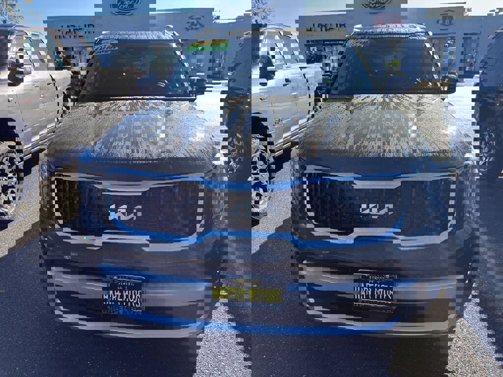 Used 2025 Kia Telluride EX w/ EX Captain's Chair Package image 8