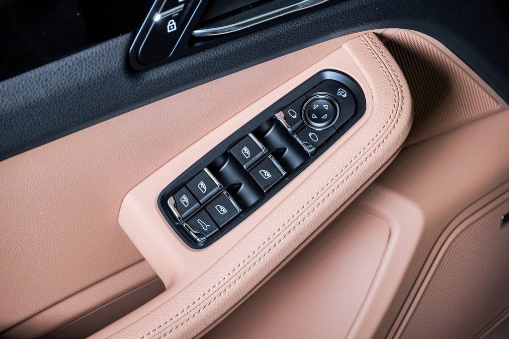 Certified 2025 Porsche Macan image 26