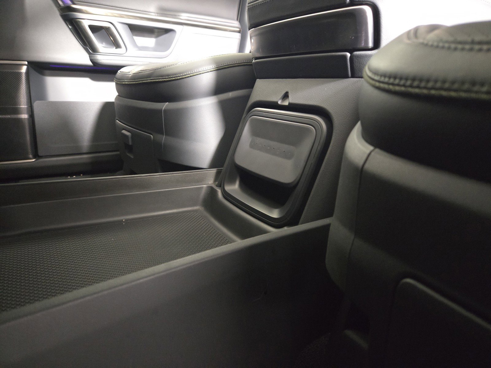 Used 2022 Rivian R1T Adventure image 31