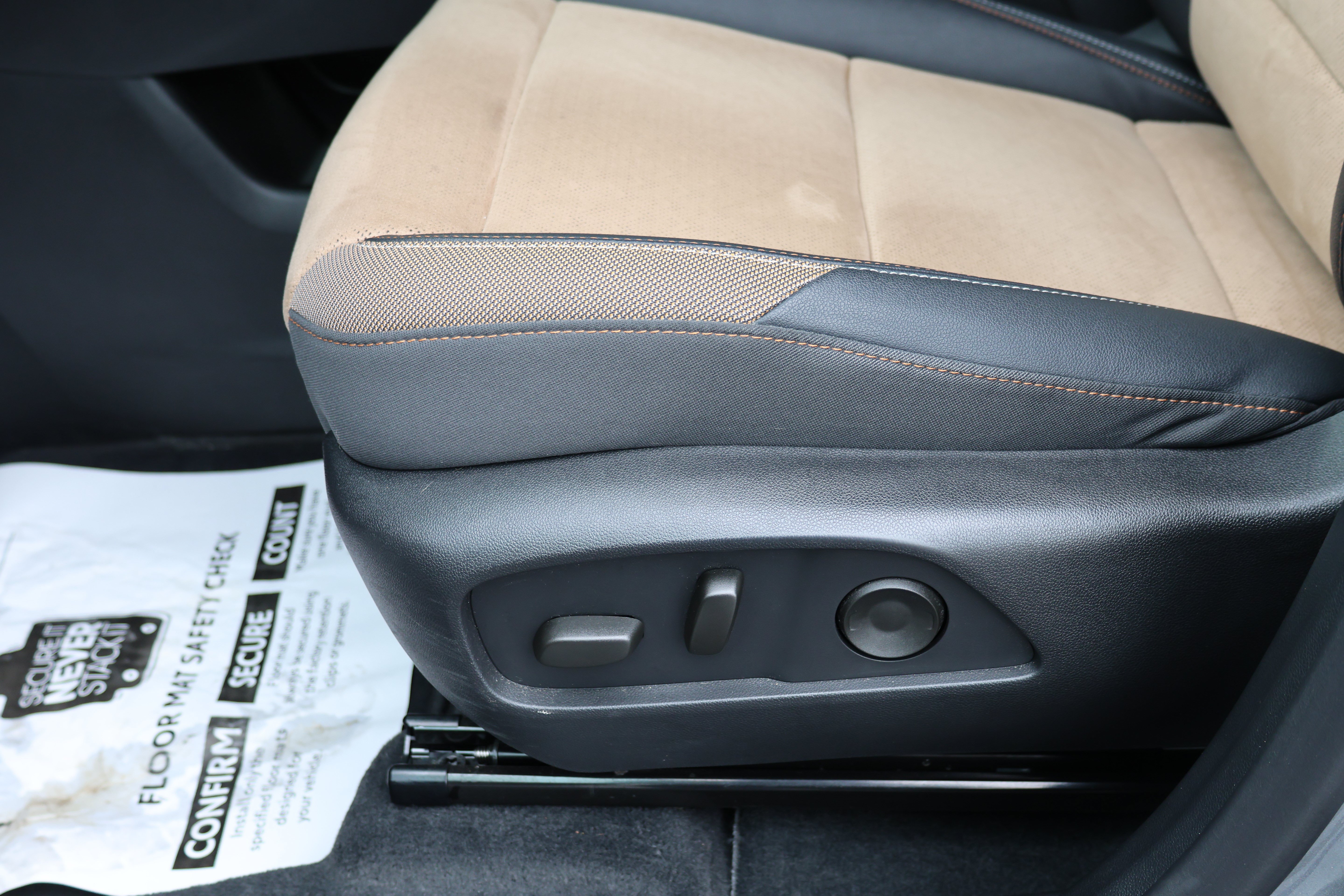 Used 2025 Chevrolet Equinox ACTIV w/ Safety and Technology Package AWD/4WD image 23