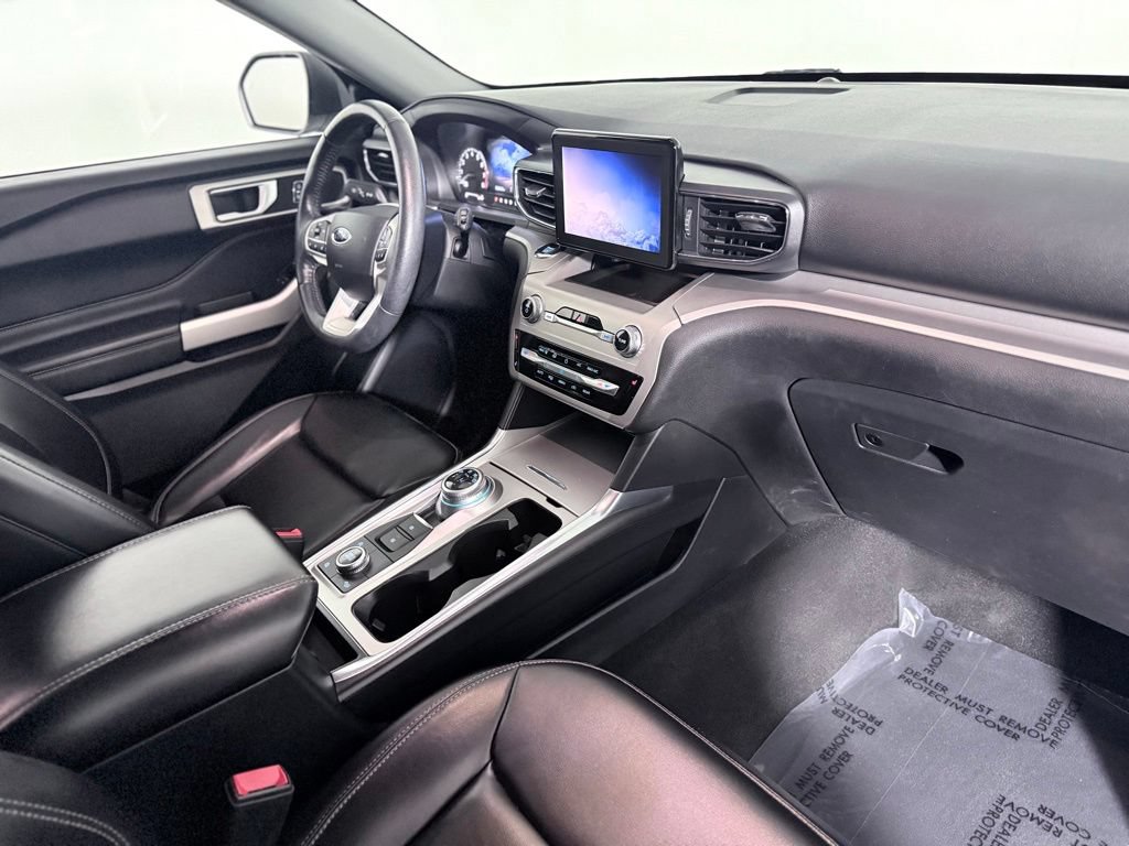 Used 2021 Ford Explorer XLT w/ Equipment Group 202A AWD/4WD image 26