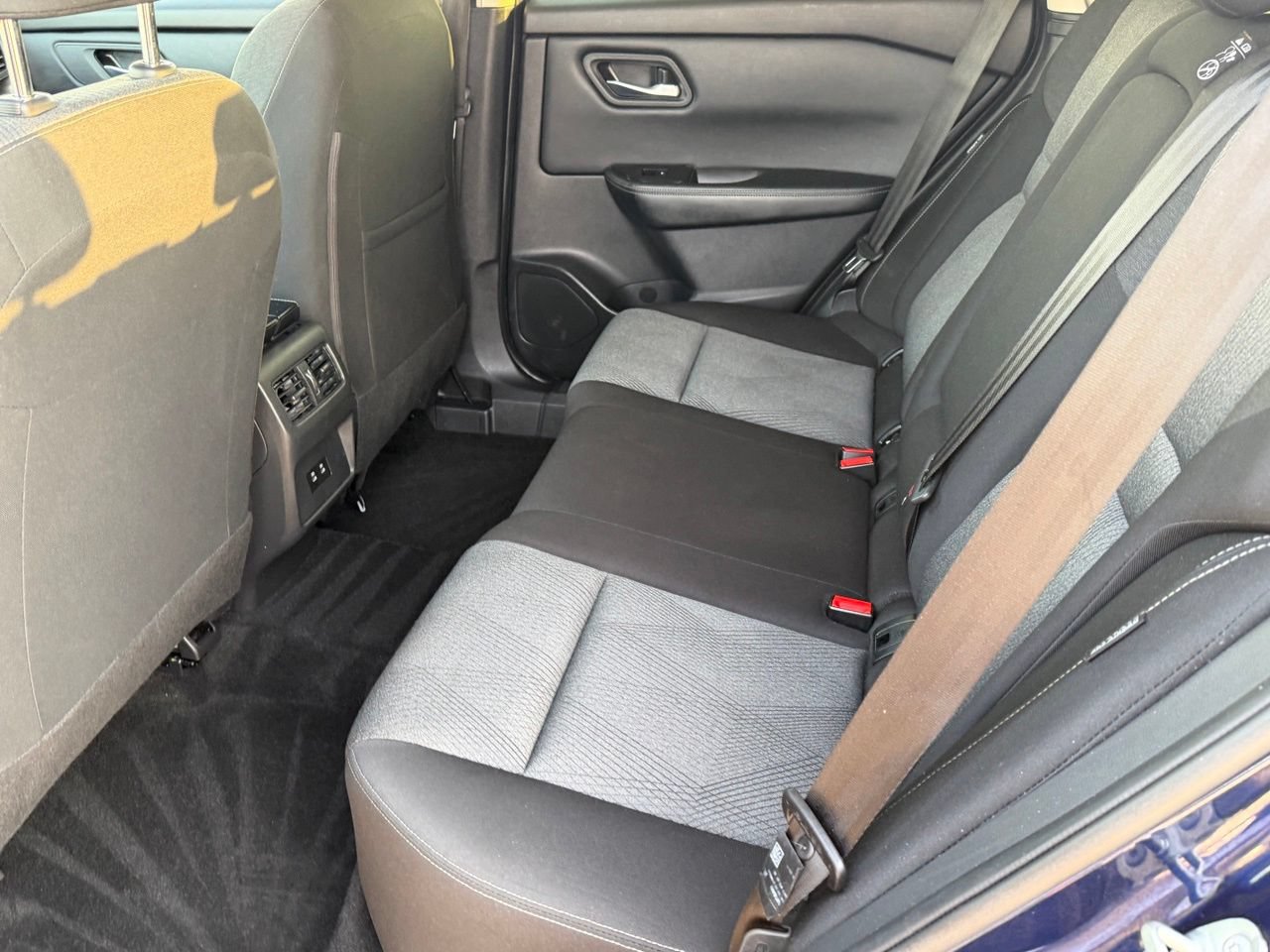 Certified 2025 Nissan Rogue SV FWD image 32