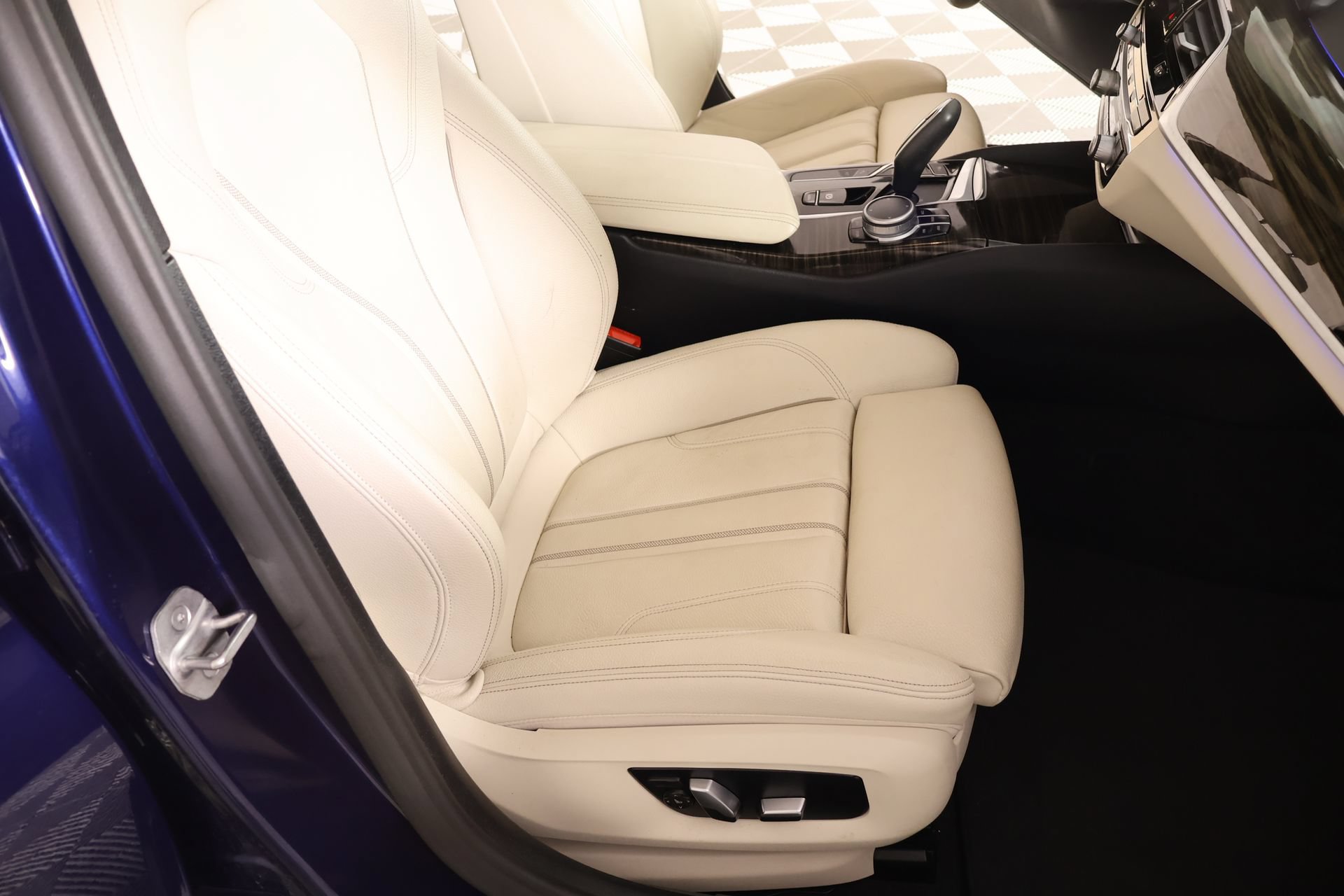 Used 2020 BMW 530i xDrive w/ Premium Package AWD/4WD image 14