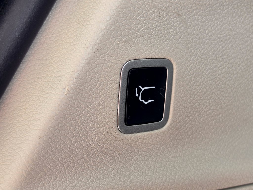 Used 2023 Chrysler Pacifica Touring-L FWD image 15
