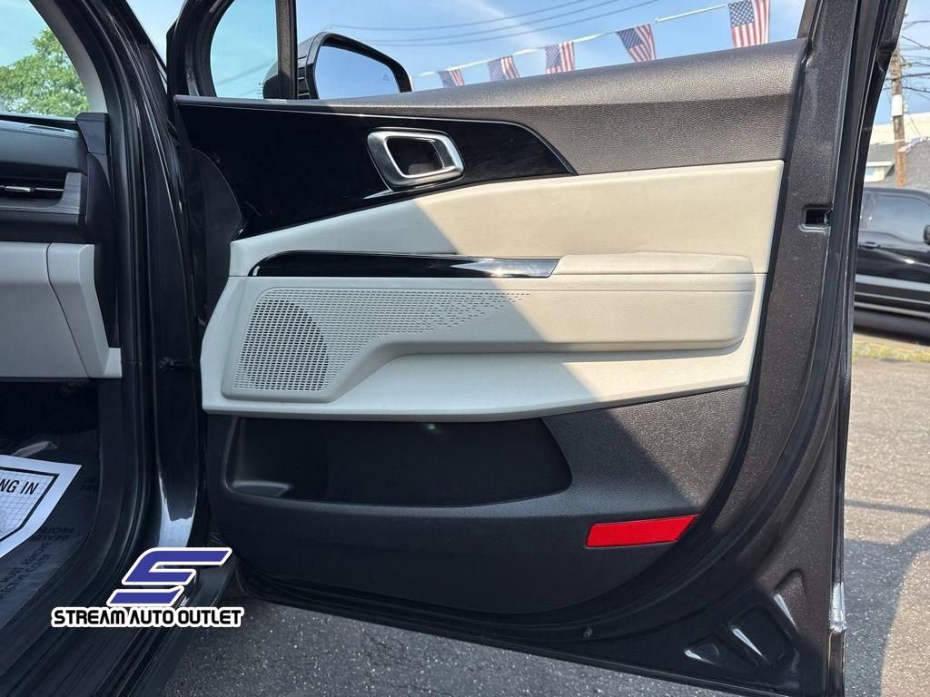 Used 2024 Kia Carnival SX image 15