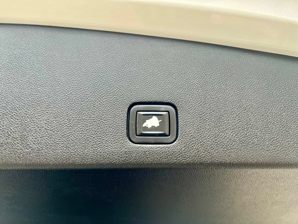 Used 2022 Cadillac XT6 Luxury FWD image 9