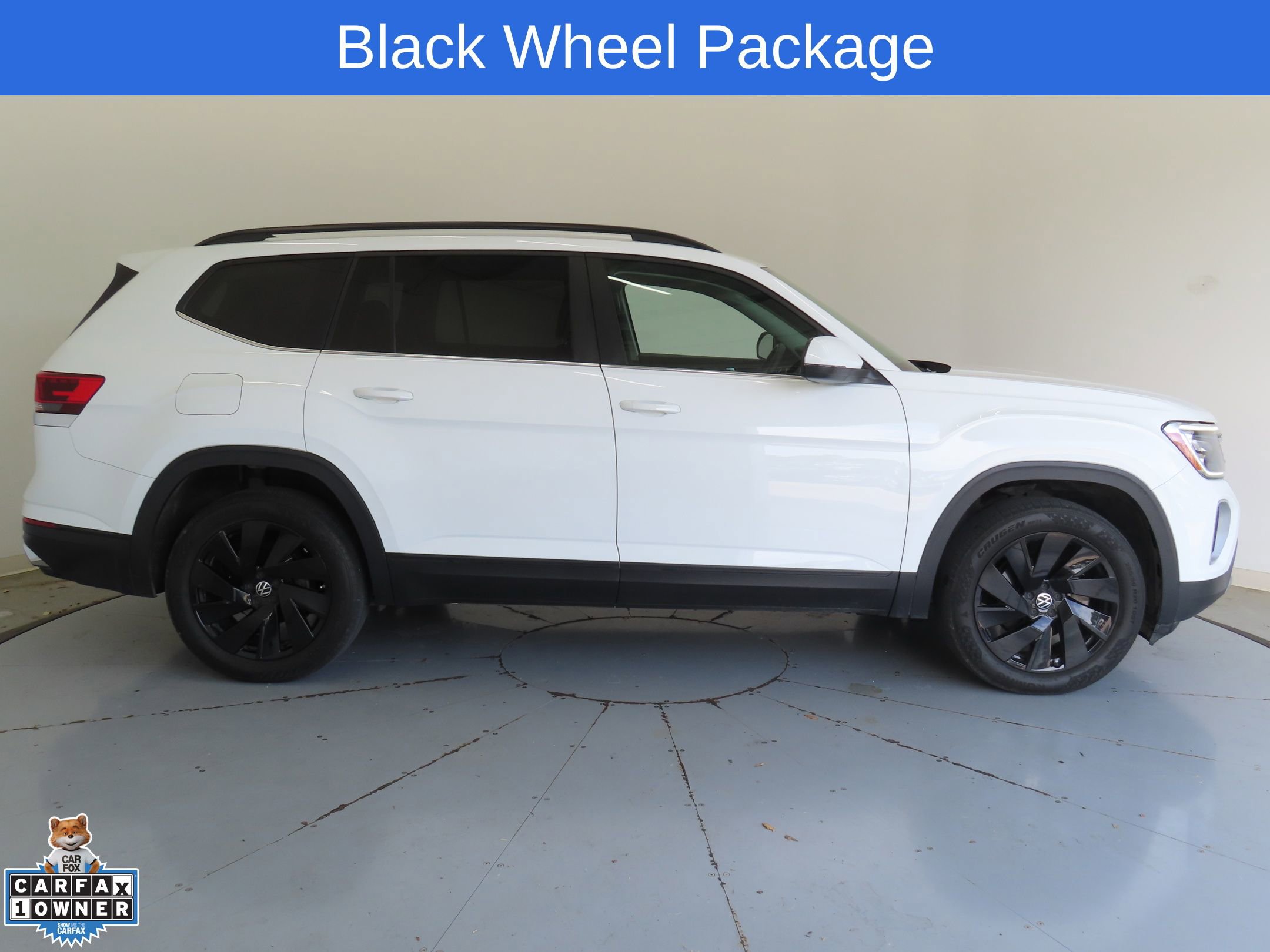 Used 2024 Volkswagen Atlas SE w/ Black Wheel Package FWD image 2