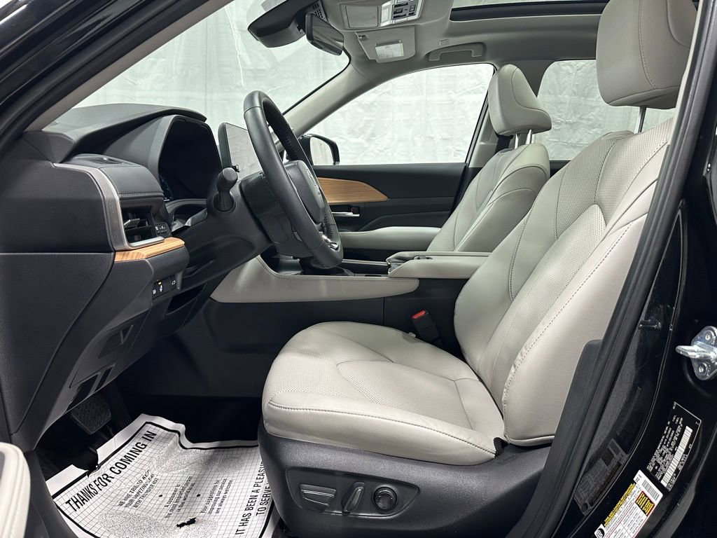 Used 2025 Toyota Grand Highlander AWD image 14