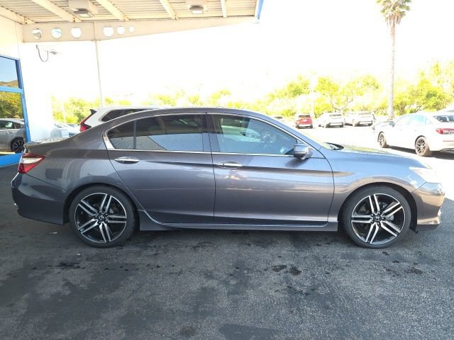 Certified 2017 Honda Accord Touring image 5