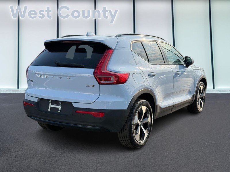 Used 2026 Volvo XC40 B5 Plus AWD/4WD image 4