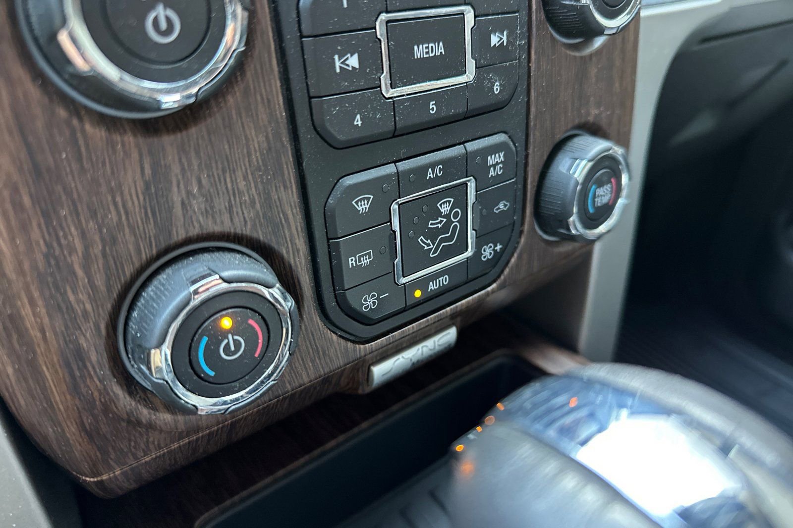 Used 2014 Ford F150 Lariat w/ Equipment Group 501A Mid image 27