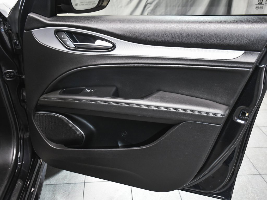 Used 2023 Alfa Romeo Stelvio Veloce image 16