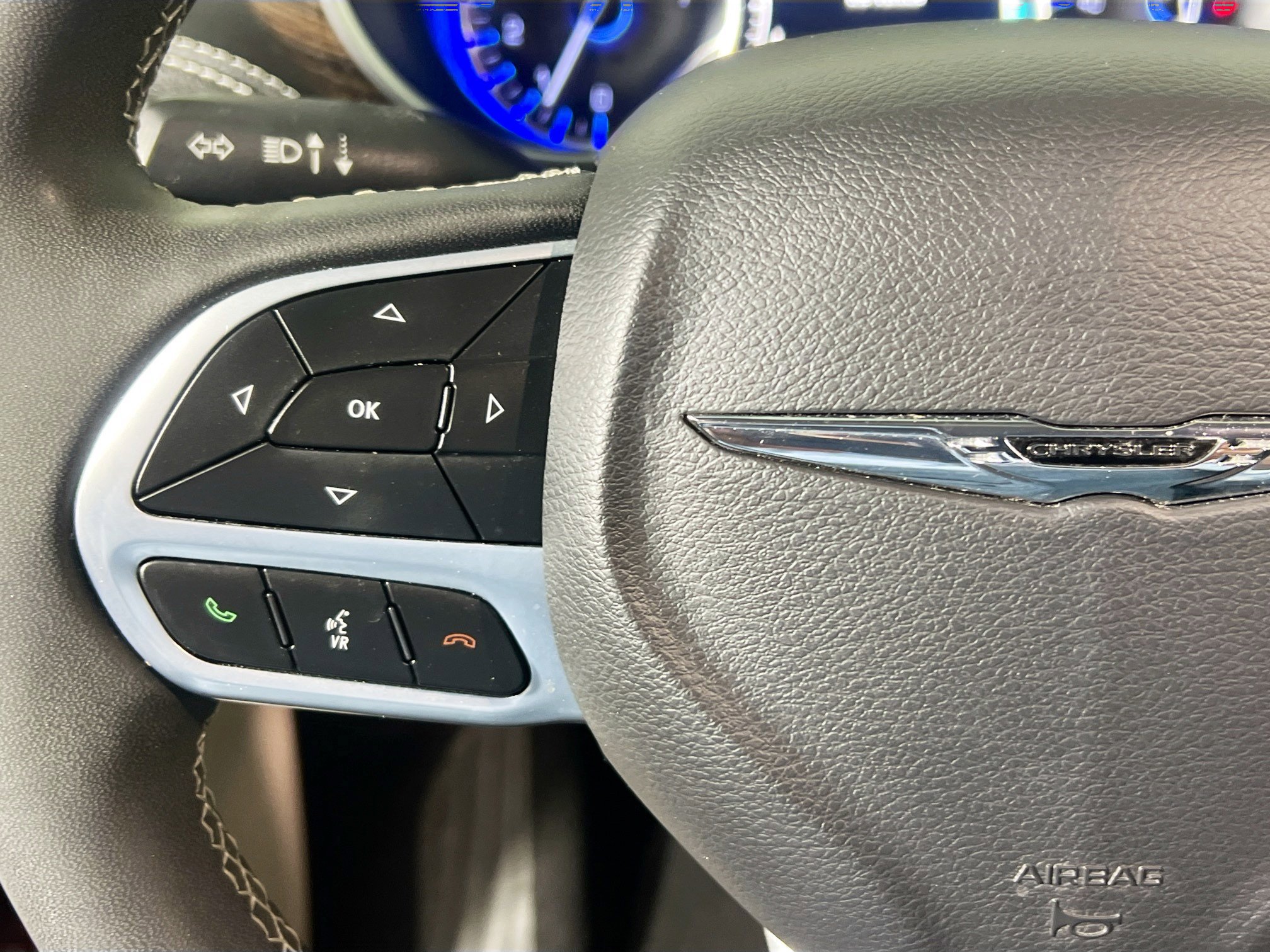 Used 2023 Chrysler Pacifica Limited image 18