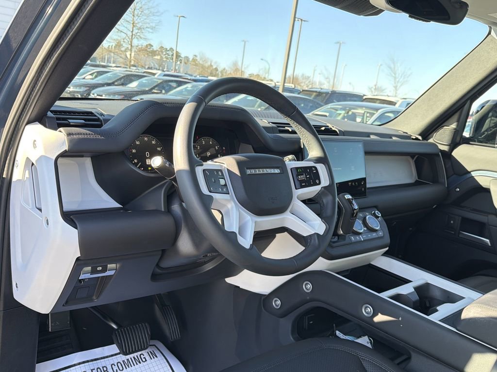 Used 2025 Land Rover Defender 110 S image 10