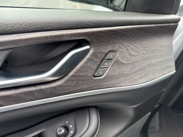 Used 2023 Jeep Grand Cherokee 30th Anniversary image 26