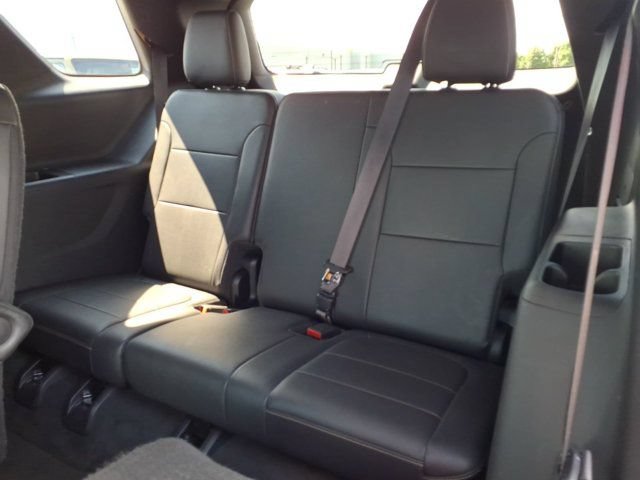 Used 2022 Chevrolet Traverse LT w/ Midnight/Sport Edition FWD image 27