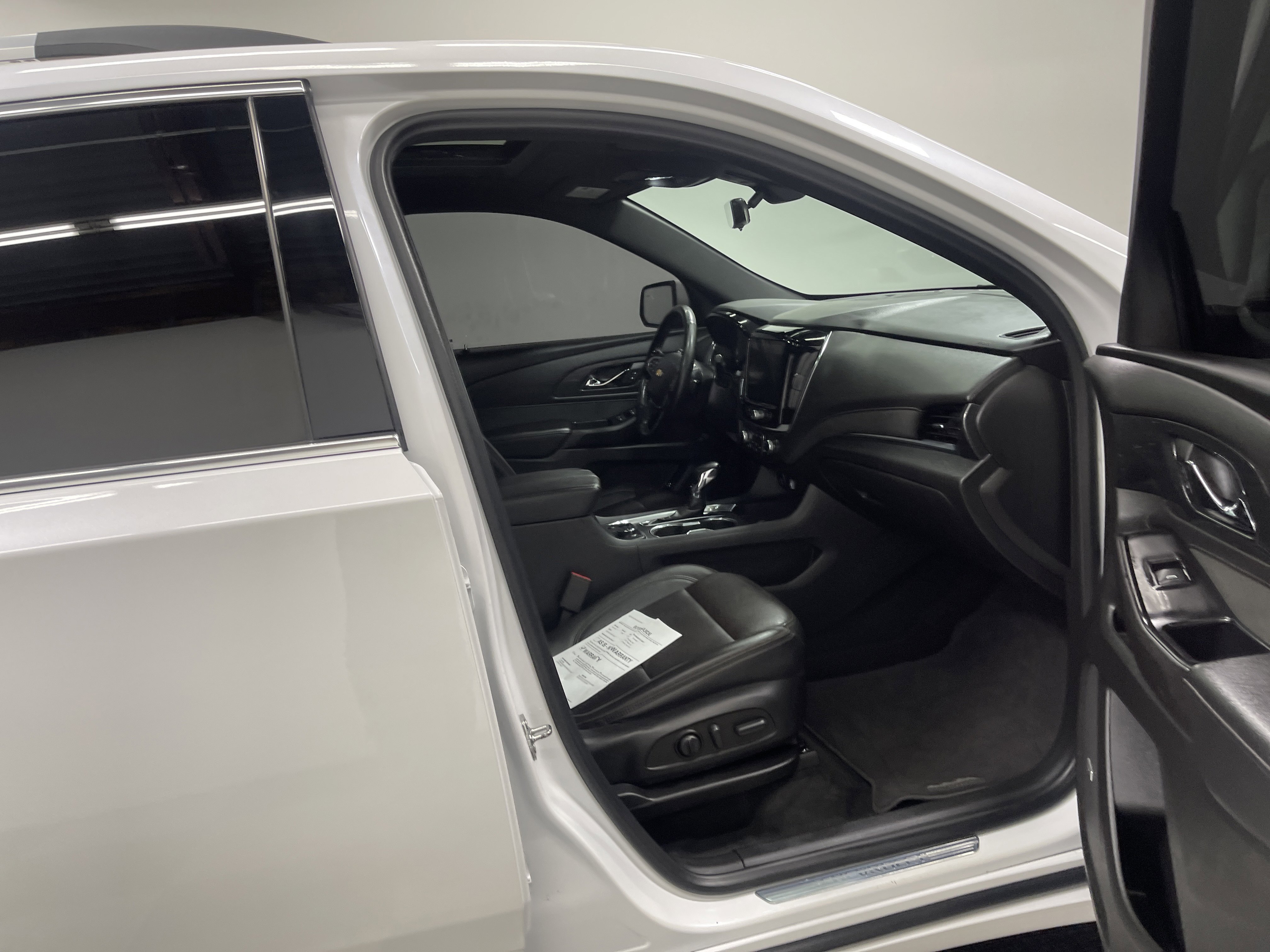 Used 2023 Chevrolet Traverse High Country image 26
