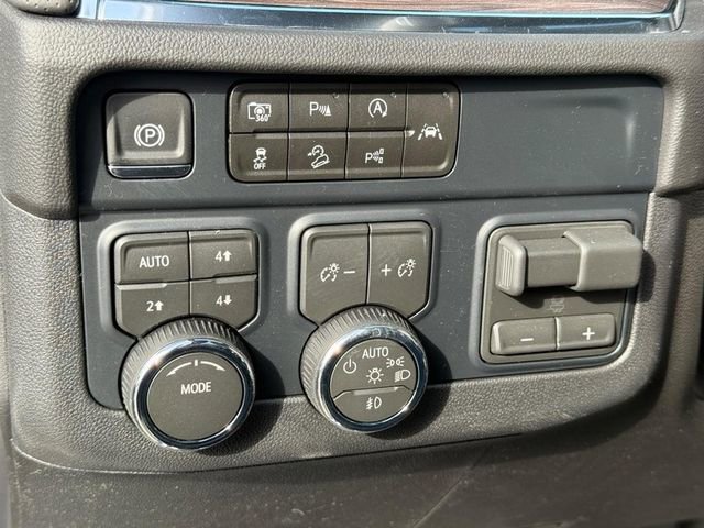 New 2026 Chevrolet Suburban Premier image 19