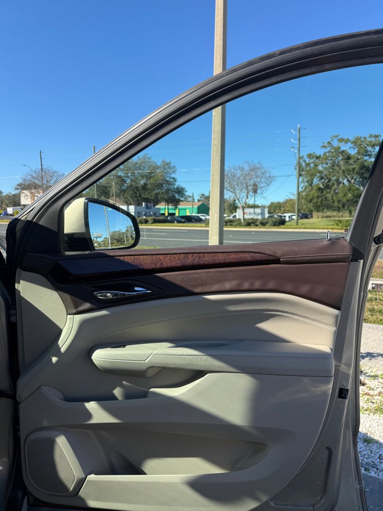 Used 2010 Cadillac SRX Luxury image 10