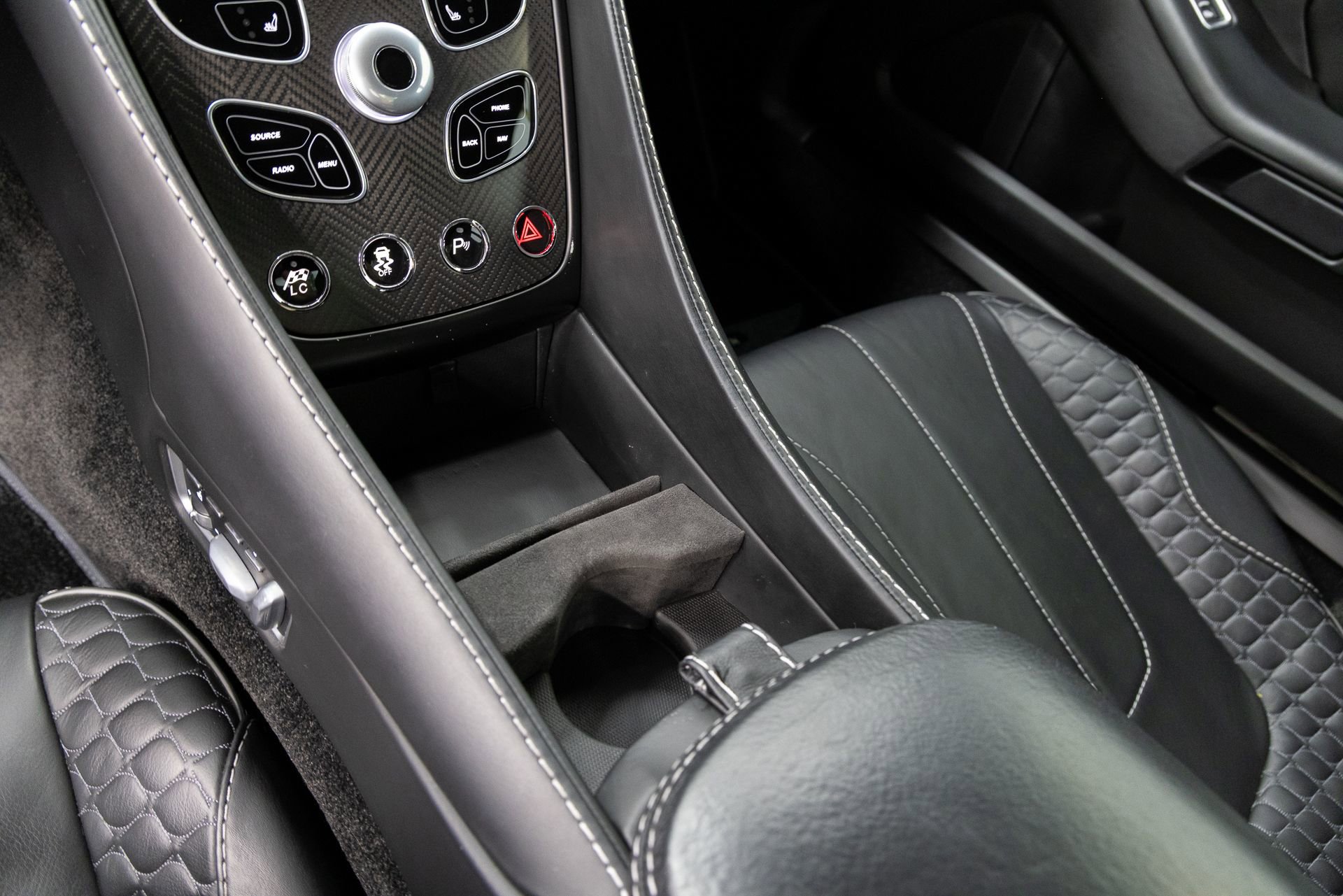 Used 2015 Aston Martin Vanquish Coupe RWD image 20