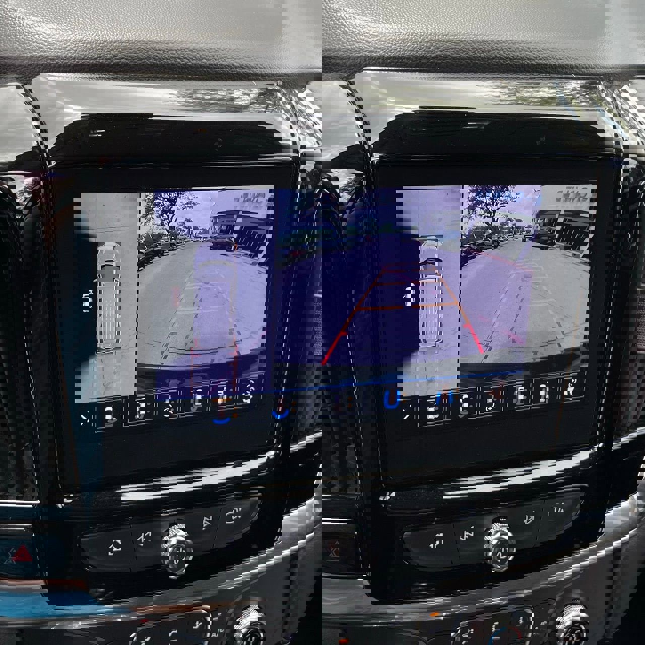 Used 2020 Chevrolet Traverse RS image 19