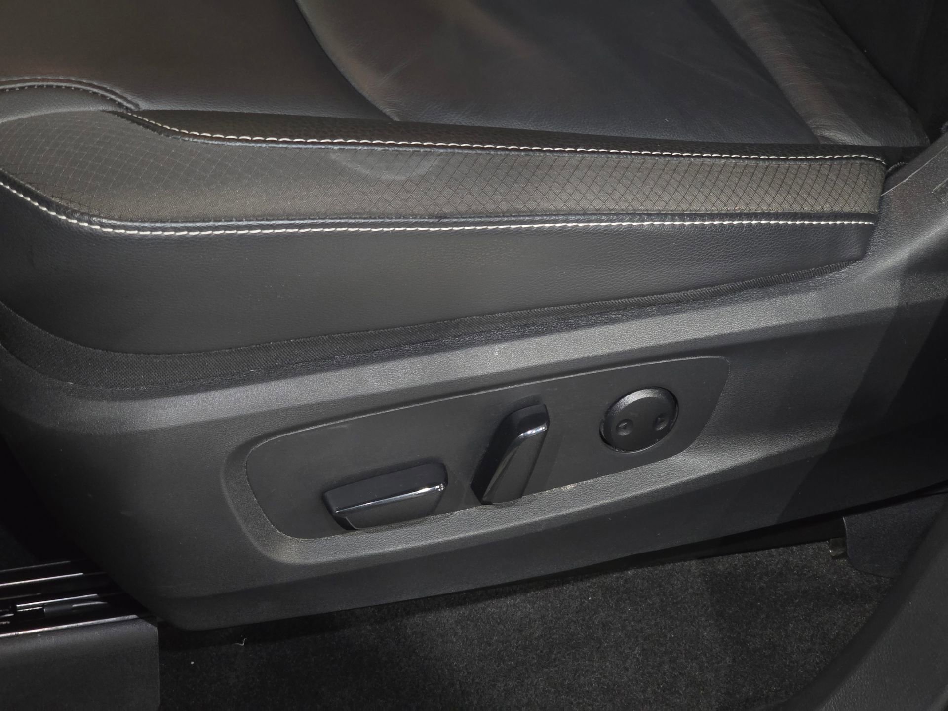 Used 2025 Nissan Pathfinder SL image 22