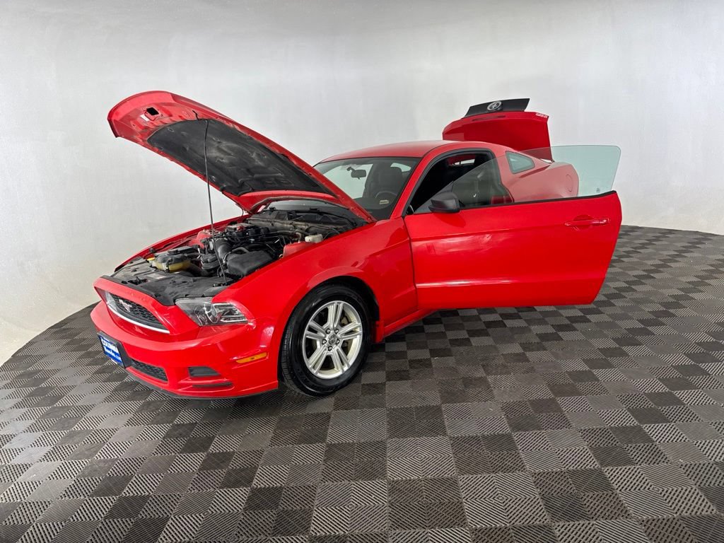 Used 2013 Ford Mustang Coupe RWD image 11