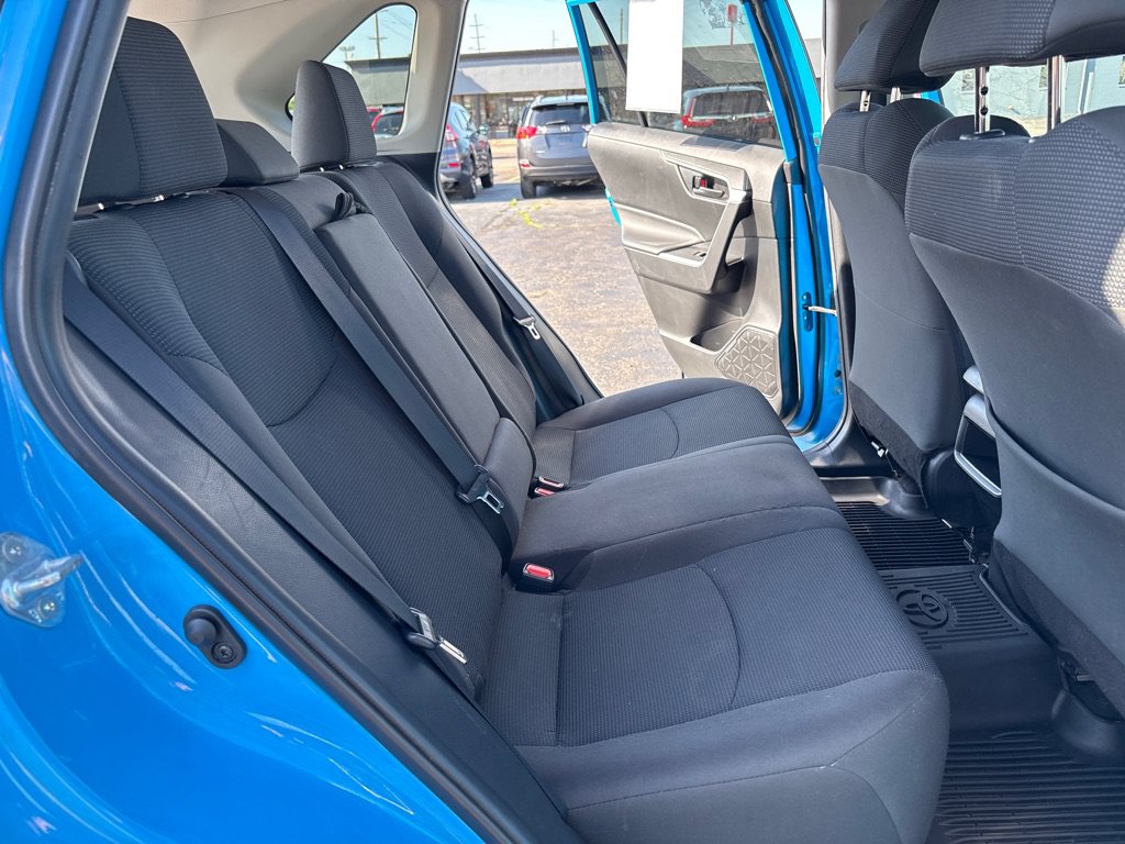 Used 2020 Toyota RAV4 LE w/ All Weather Liner Package AWD/4WD image 28