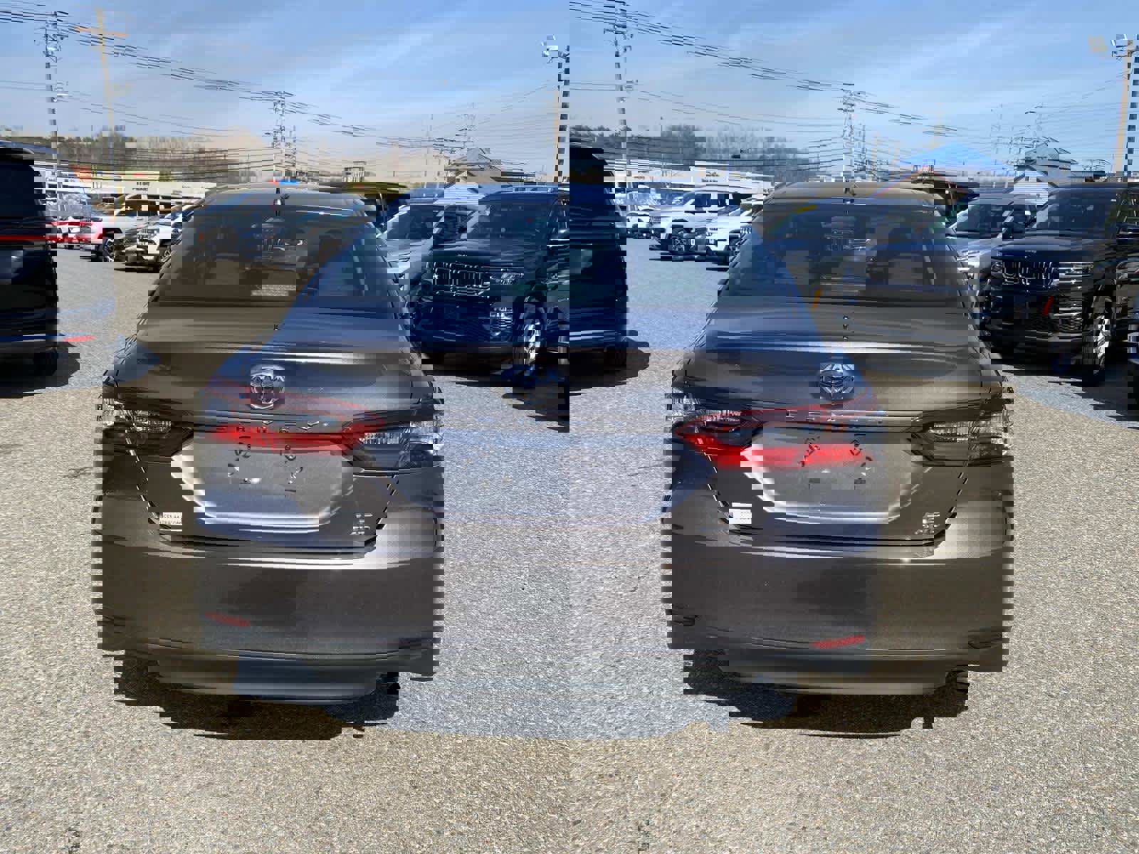 Used 2023 Toyota Camry LE image 4