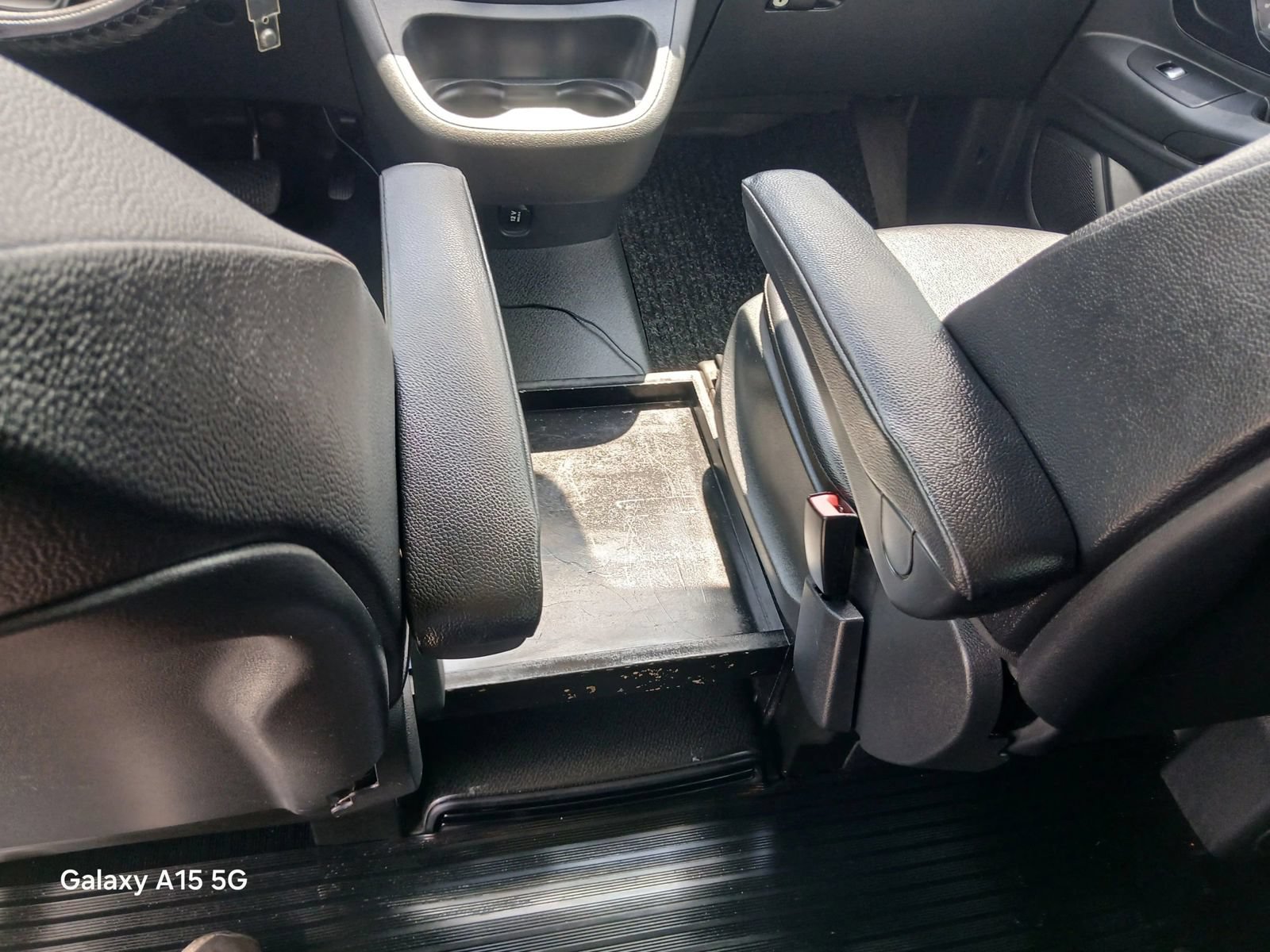 Used 2017 Mercedes-Benz Metris Passenger image 28