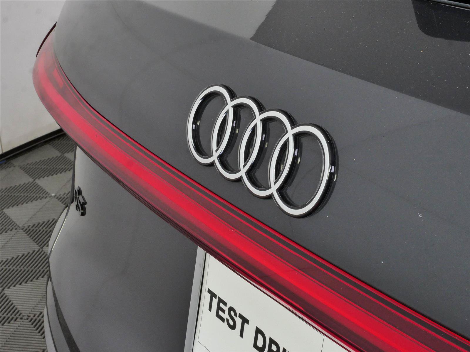 Used 2025 Audi Q5 Prestige w/ 20" Wheel Package AWD/4WD image 37