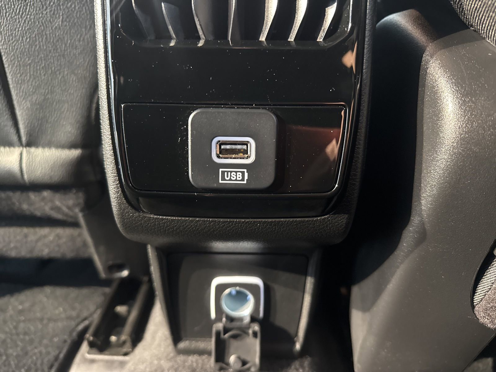 Used 2024 Jeep Compass Limited image 17