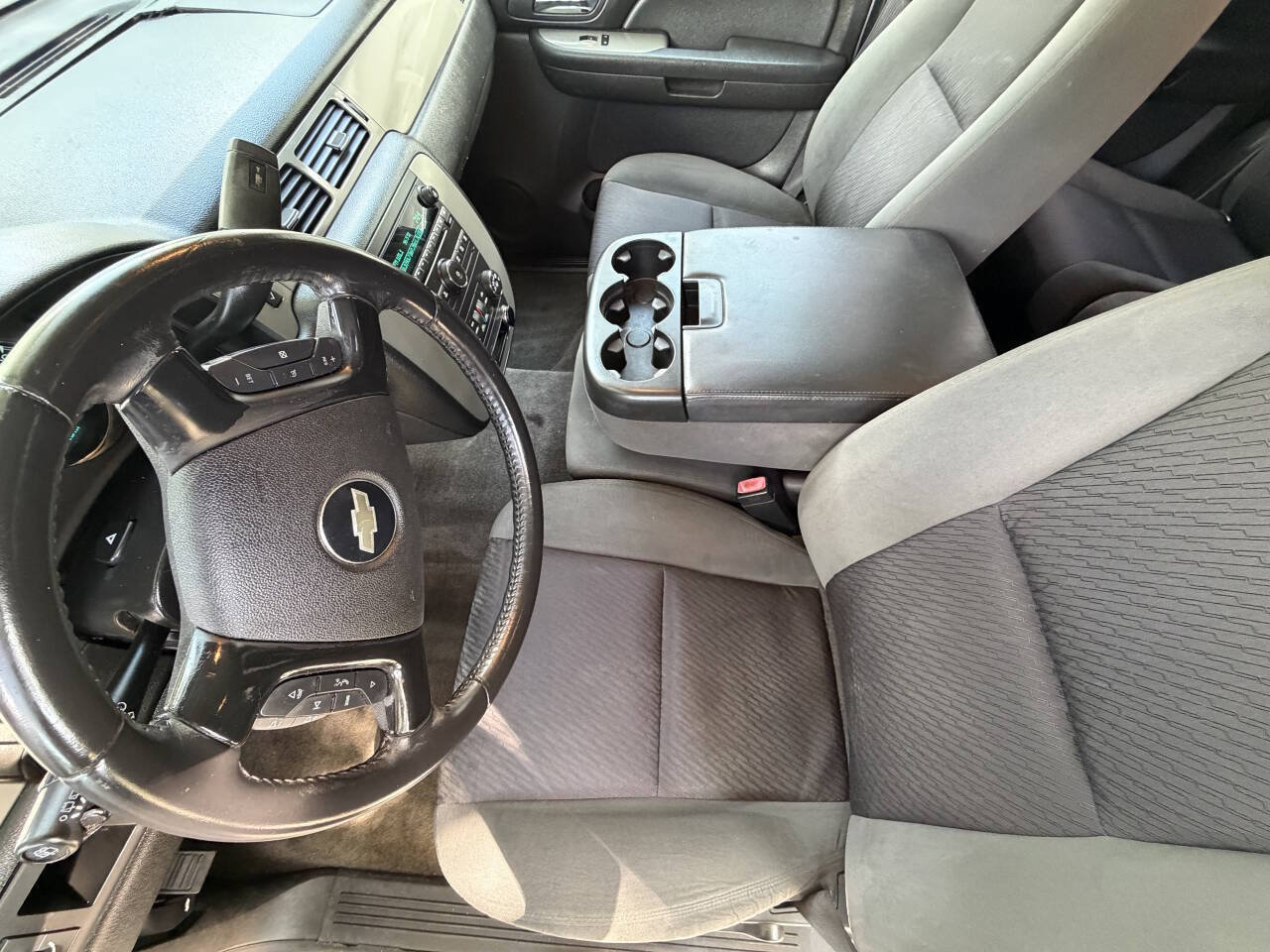 Used 2009 Chevrolet Suburban LS RWD image 10