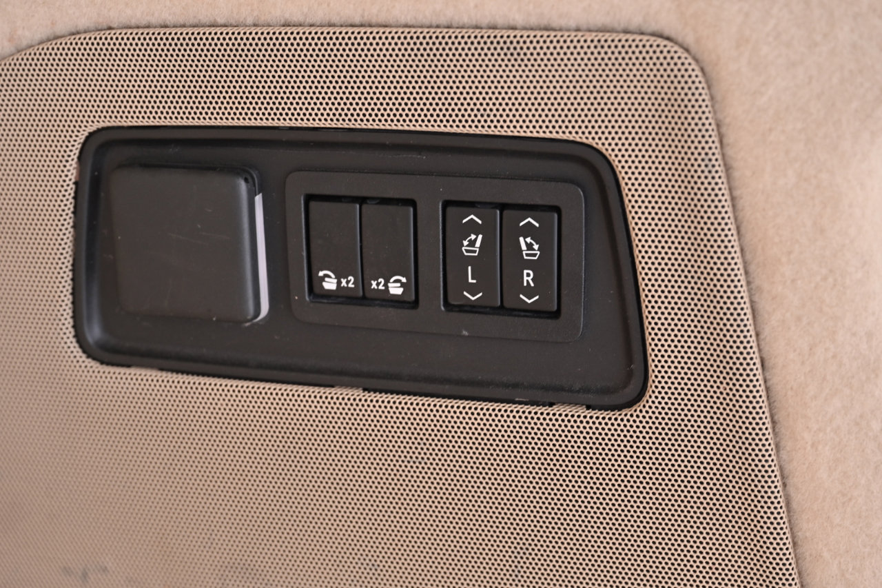 Used 2021 Cadillac Escalade Premium Luxury image 45