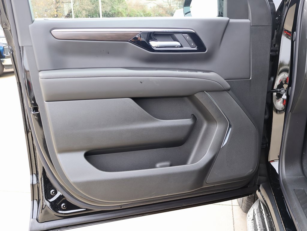 New 2026 Chevrolet Suburban LS image 12