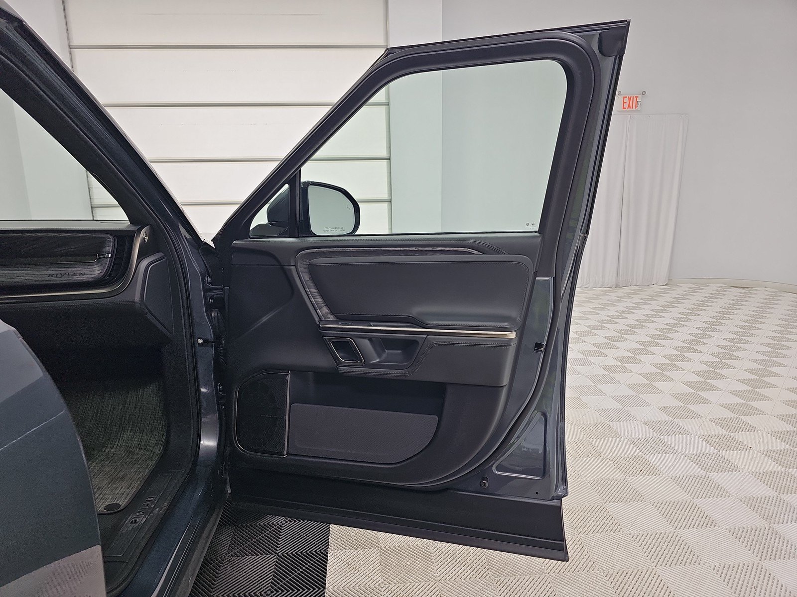 Used 2022 Rivian R1T Adventure AWD/4WD image 18