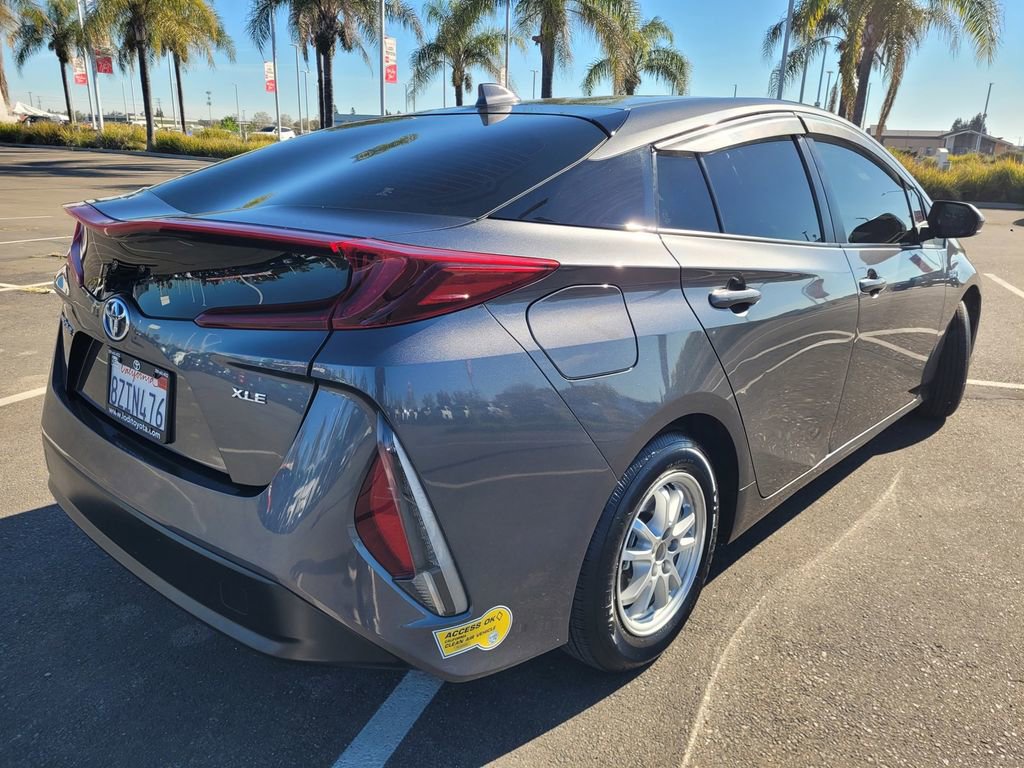 Used 2022 Toyota Prius Prime XLE image 4