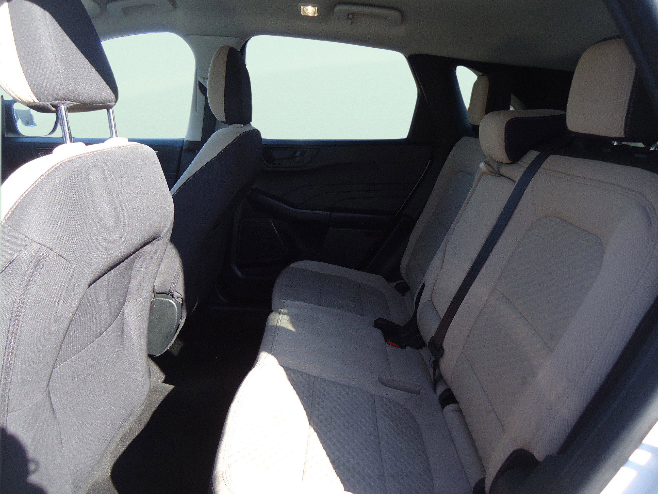 Used 2022 Ford Escape SE w/ SE Sport Appearance Package image 29