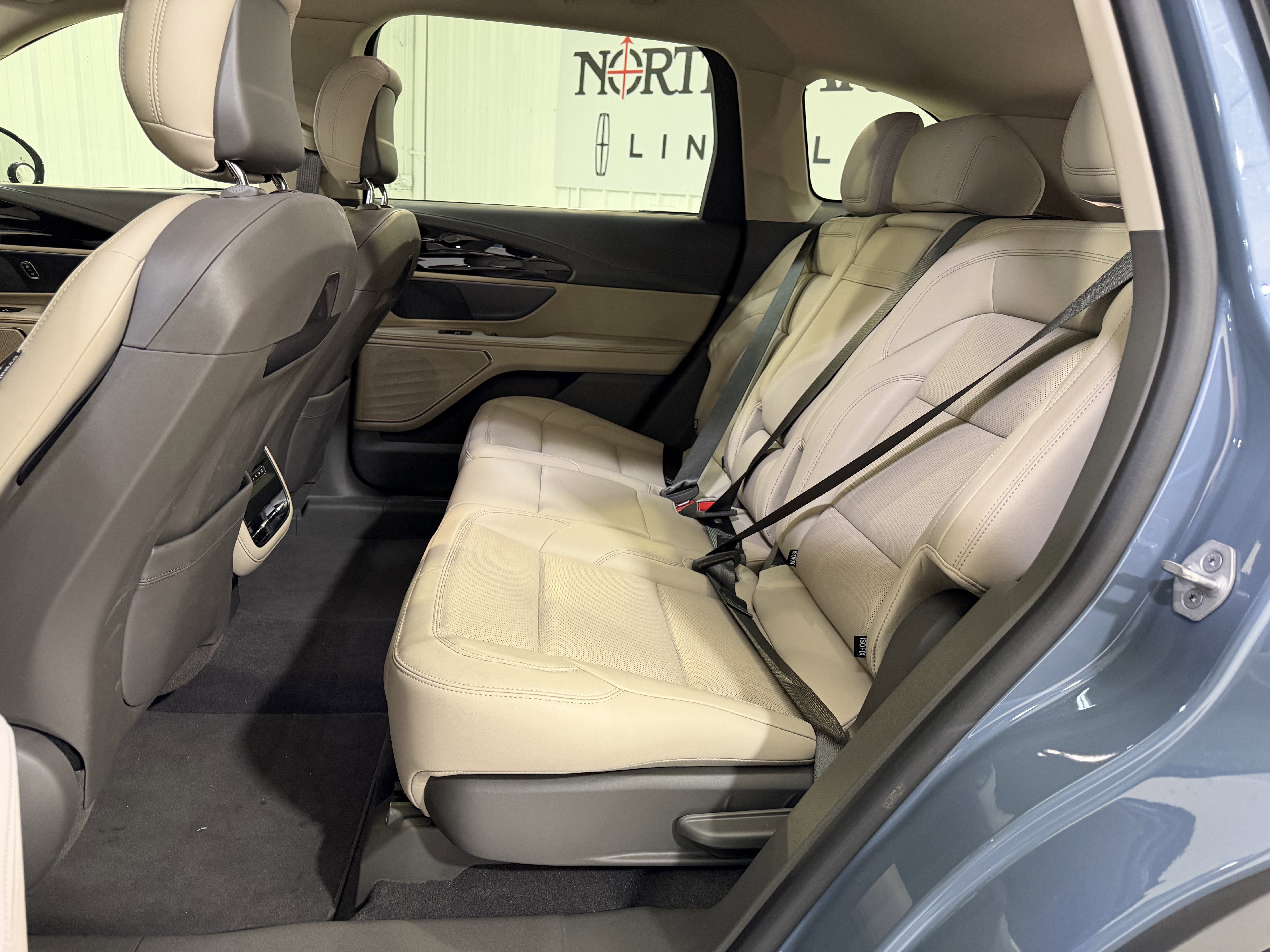 Used 2025 Lincoln Nautilus Premier AWD/4WD image 10
