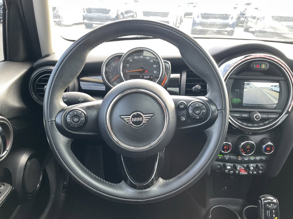 Used 2021 MINI Cooper 4-Door Hardtop image 13