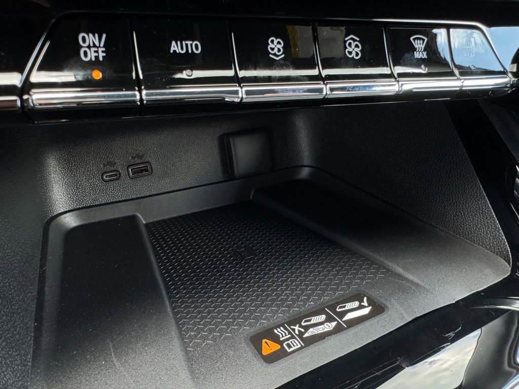 New 2025 Chevrolet Traverse LT image 27