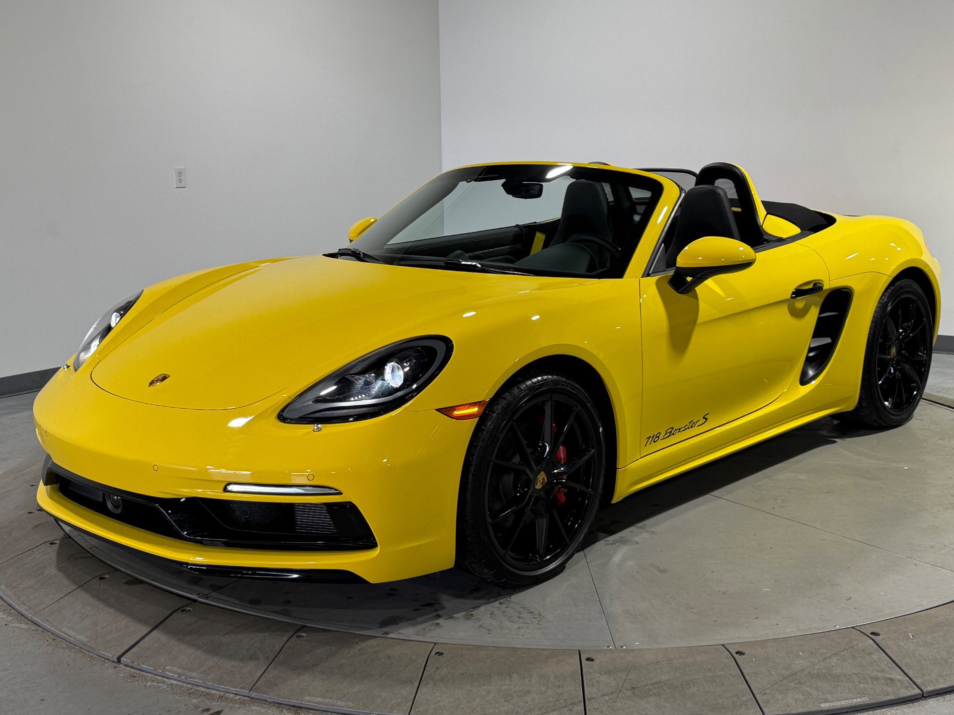 Used 2025 Porsche 718 Boxster S image 2