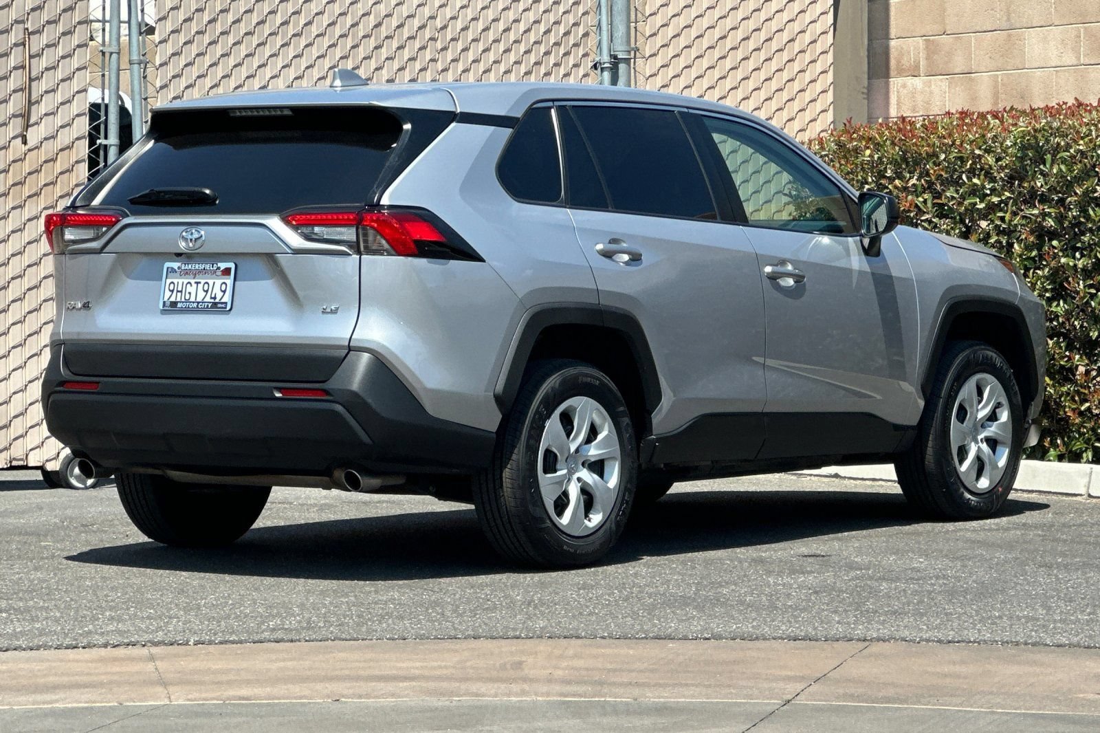 Used 2023 Toyota RAV4 LE FWD image 4
