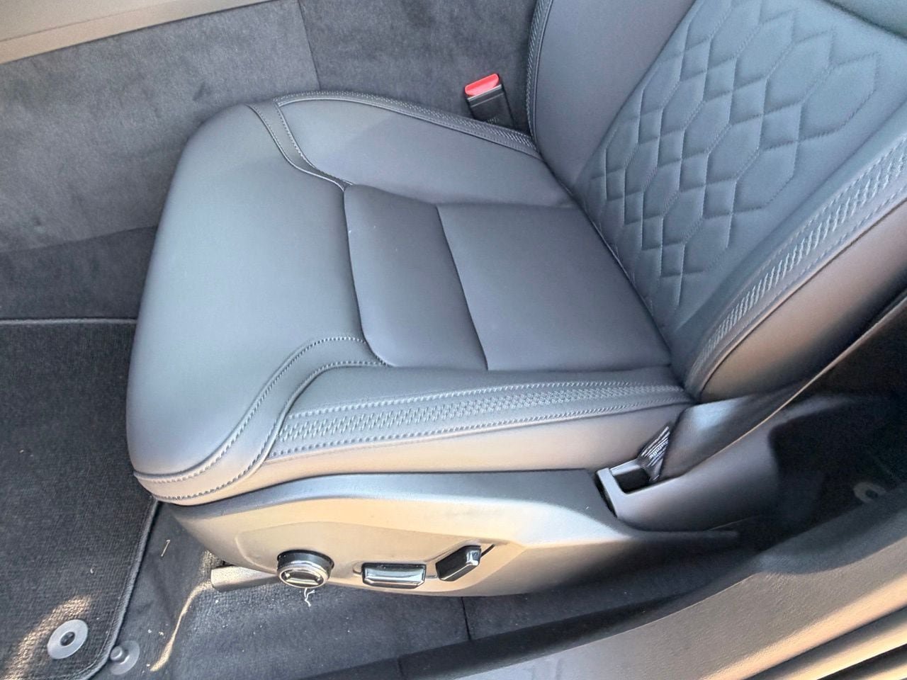 New 2027 Volvo XC60 B5 Plus AWD/4WD image 17