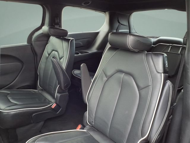 Used 2025 Chrysler Pacifica Limited FWD image 19